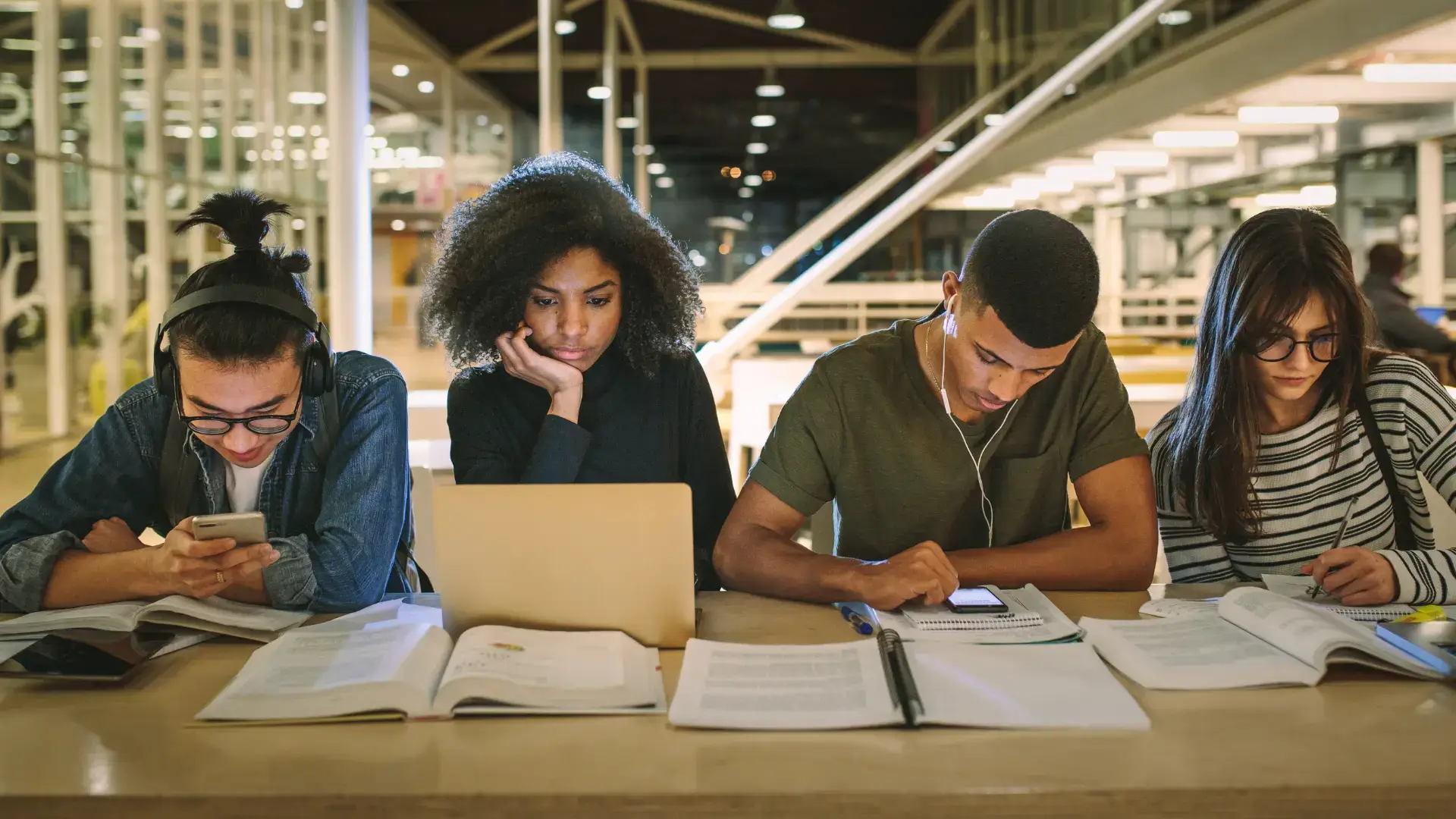 Cash Flow Without Clocking In: The Rise of Side Hustles and Passive Paydays