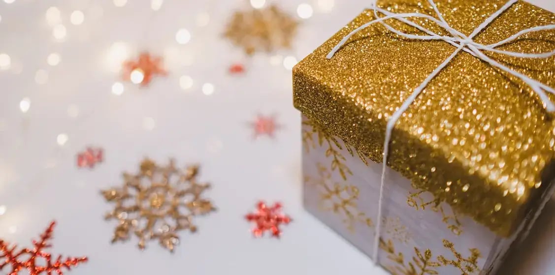 gold-glitter-christmas-gift