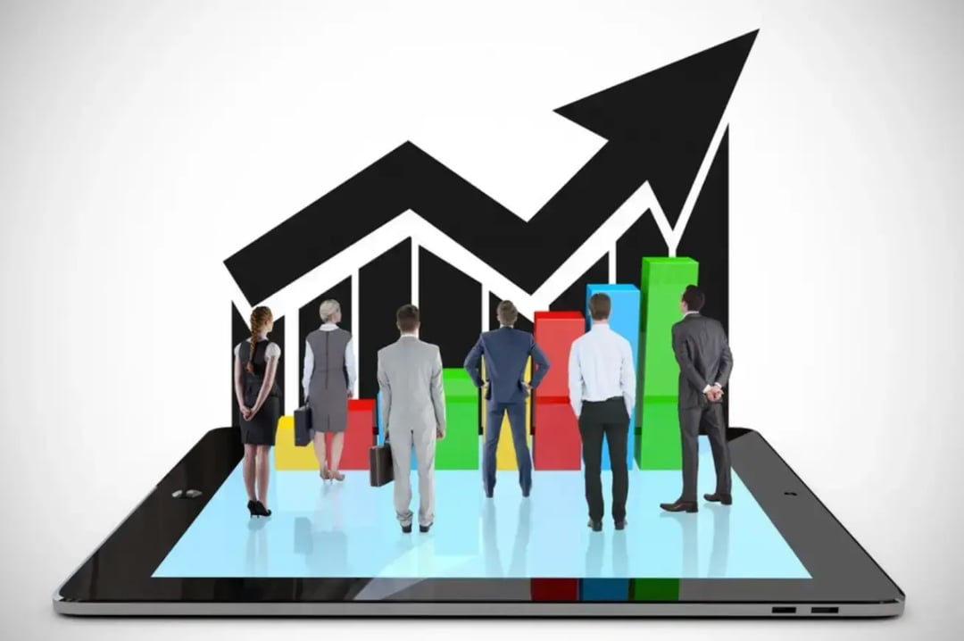 business-people-looking-at-upward-graph