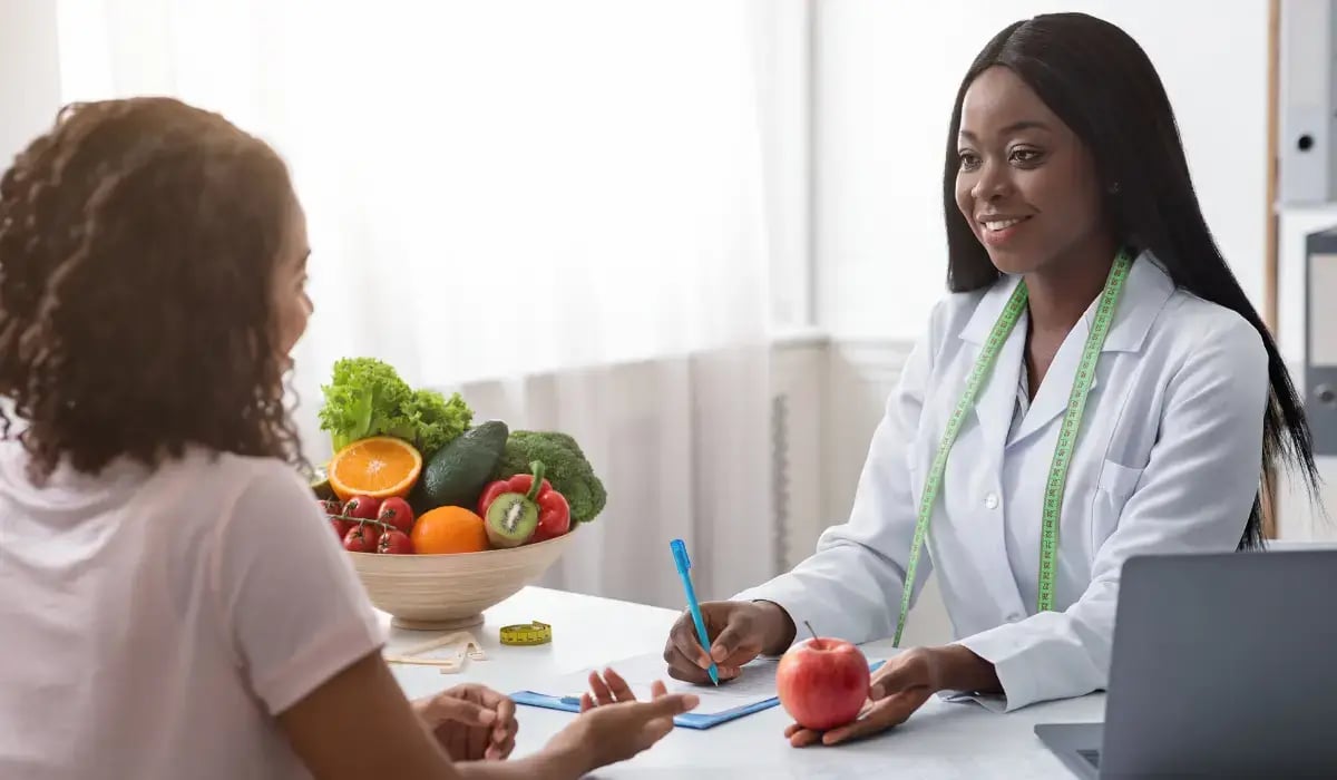 doctor-discussing-health-and-nutritition-with-patient