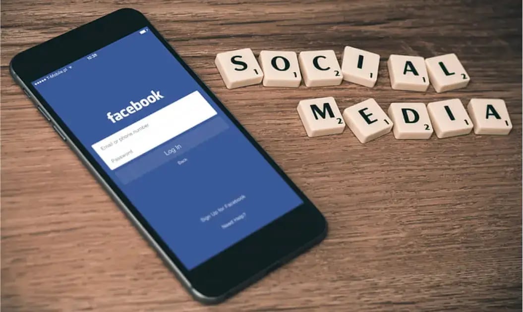facebook-social-media-mobile