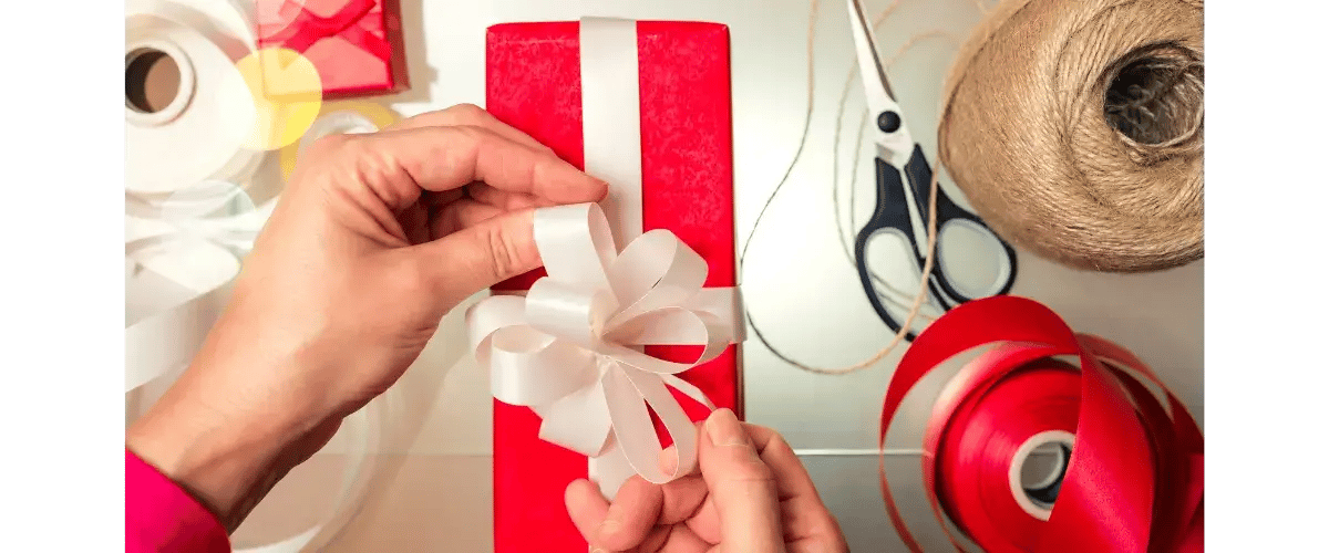 holiday-gift-wrapping