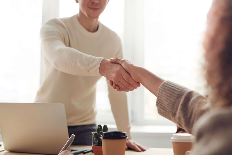 people_shaking_hands_business_deal