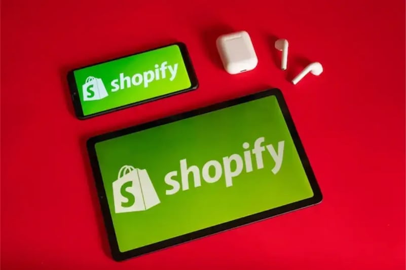shopify-logo-on-phone-and-tablet-screens