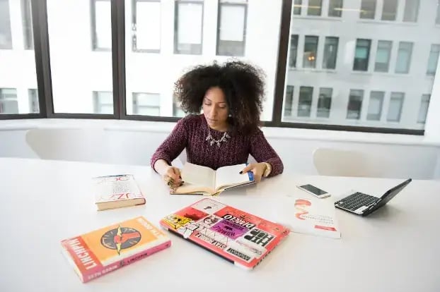 woman-reading-book