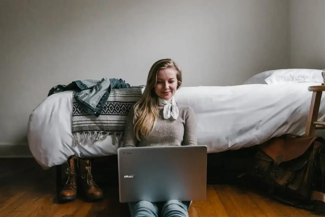 young-woman-working-on-laptop